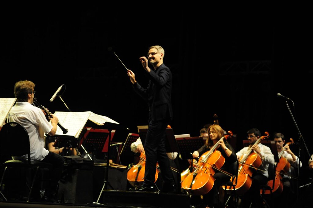 ALREDEDOR DE CIEN MIL PERSONAS DISFRUTARON DEL FESTIVAL DEL VERANO EN LA CIUDAD