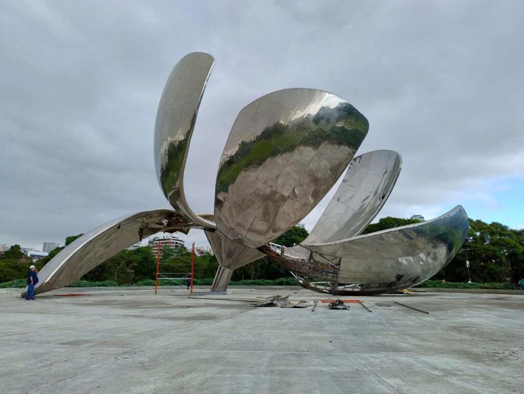 Recoleta: el GCBA analizó el estado de la Floralis Genérica y reabrirá la Plaza de las Naciones Unidas