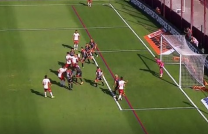Escandalosos fallos arbitrales en la derrota de Huracán contra Barracas Central