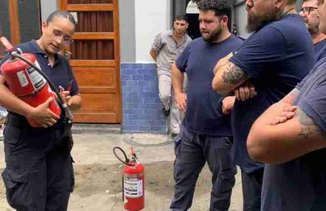Balvanera: Bomberos de la Ciudad realizó una capacitación a personal de seguridad de la AMIA