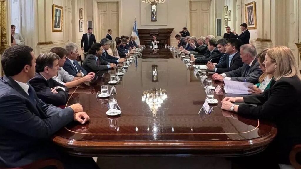 Jorge Macri asistió a la reunión de gobernadores convocada por Milei y quiso incluir la Ley de Reiterancia