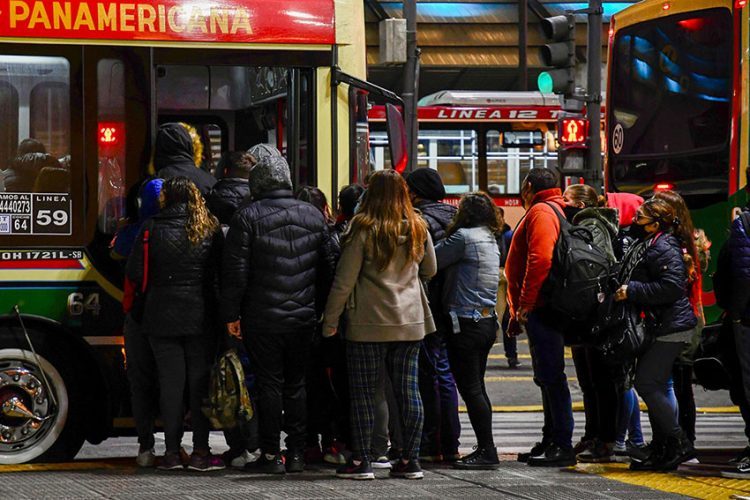 El Gobierno nacional anunció quitas en subsidios a colectivos en el AMBA