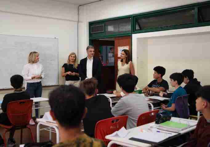 Casi 200.000 estudiantes secundarios iniciaron las clases