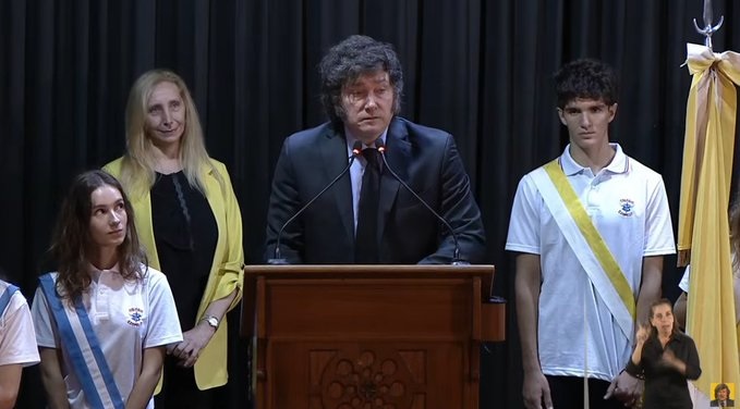 Javier Milei visitó el colegio Cardenal Copello de Villa Devoto y abrió el ciclo lectivo con los estudiantes secundarios