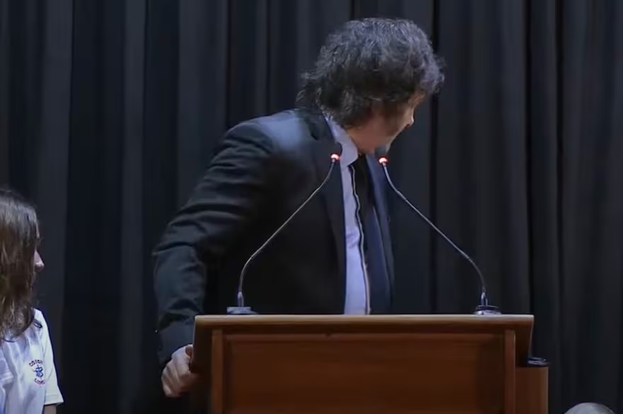 Villa Devoto: Javier Milei bromeó que los dos estudiantes se desmayaron porque habló de los zurdos