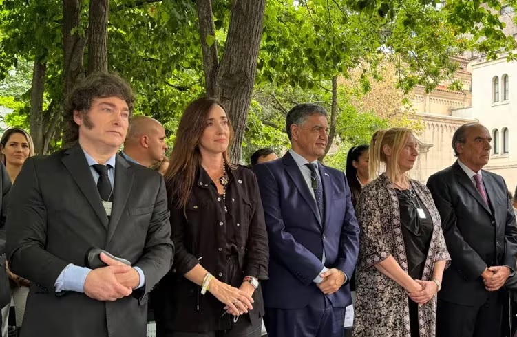 Milei, Villarruel y Jorge Macri participaron del acto por el atentando a la Embajada de Israel en Retiro