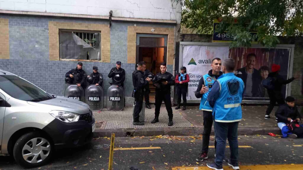 Allanamiento, secuestro de droga y cuatro detenciones en una vivienda de Balvanera