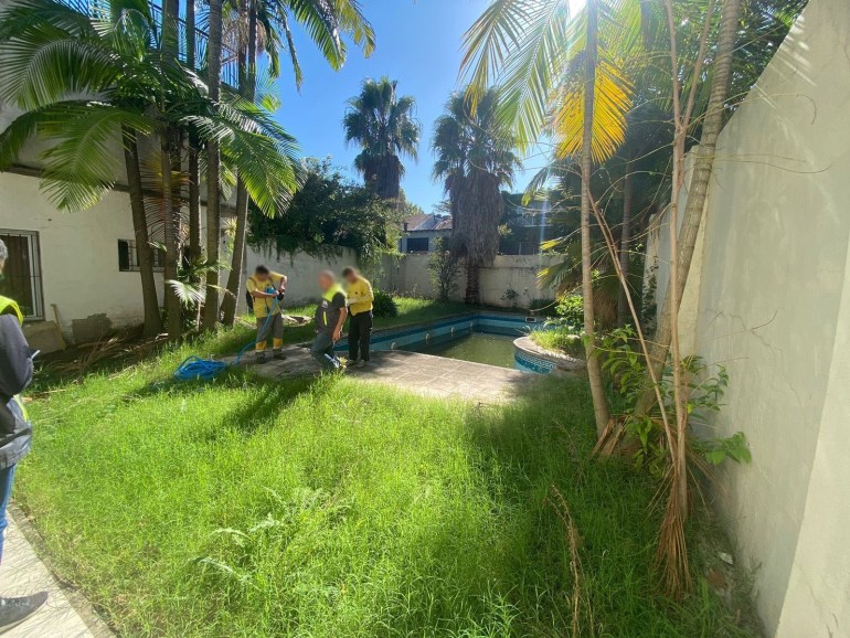 Operativo antidengue en una casona abandonada en Belgrano R