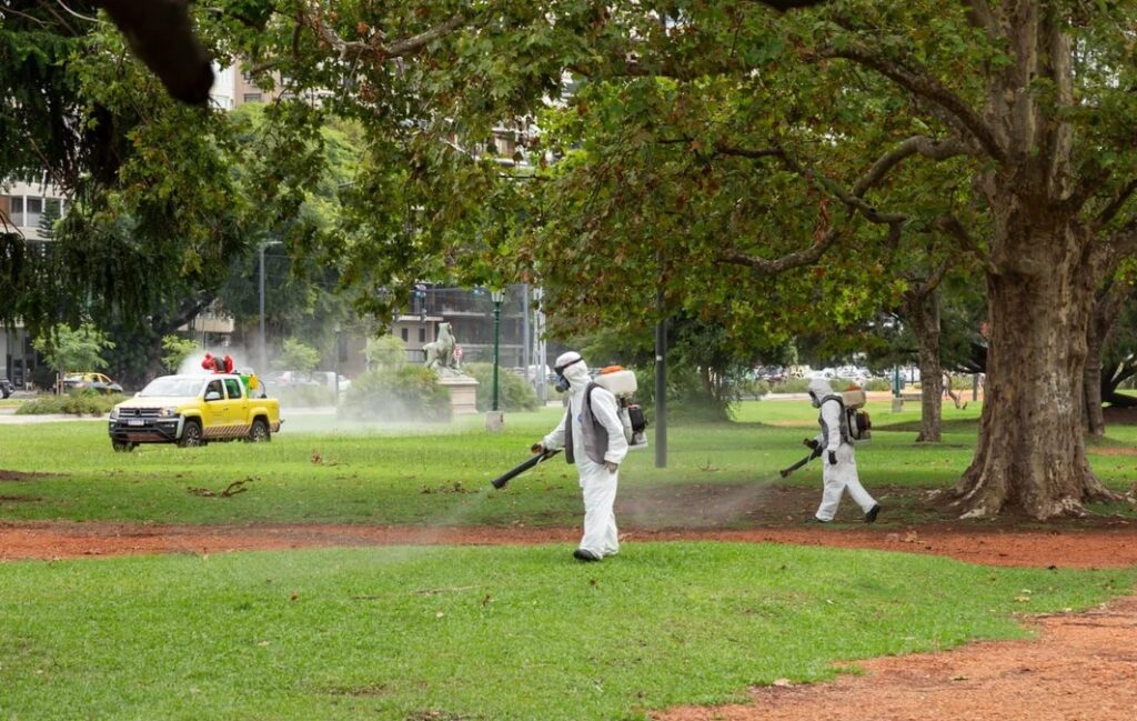 Dengue: el GCBA reforzó la fumigación alrededor de los domicilios con casos positivos