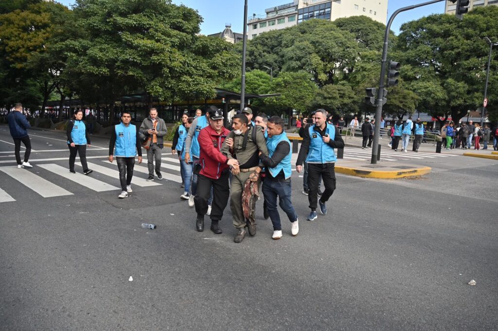 ACVI denunció que un manifestante perdió la visión de un ojo durante la represión e incidentes en el desalojo policial al piquete en la 9 de Julio