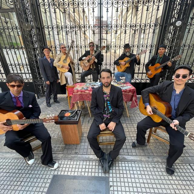 El ensamble Guitarras de Una presenta su álbum Tangos inútiles