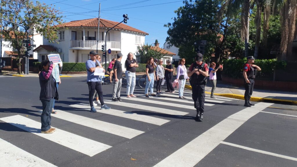 Nueva protesta de vecinos sobre Larralde contra los pelotones de ciclistas en torno al Parque Sarmiento