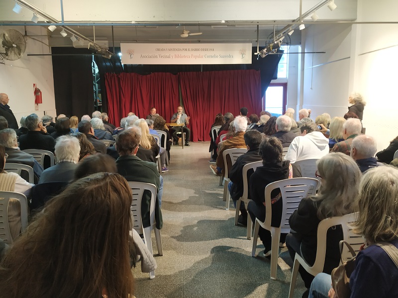 A sala llena, Alberto Piñeiro presentó su nuevo libro sobre Saavedra: “La historia no es solo ver papeles viejos sino también plantearse utopías”