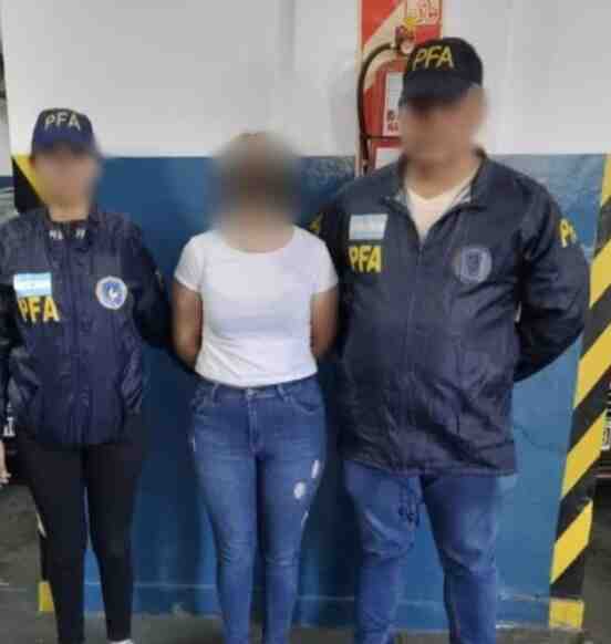 Allanamientos en Almagro para detener a cinco personas y secuestrar 13 kilos de marihuana, cocaína y éxtasis