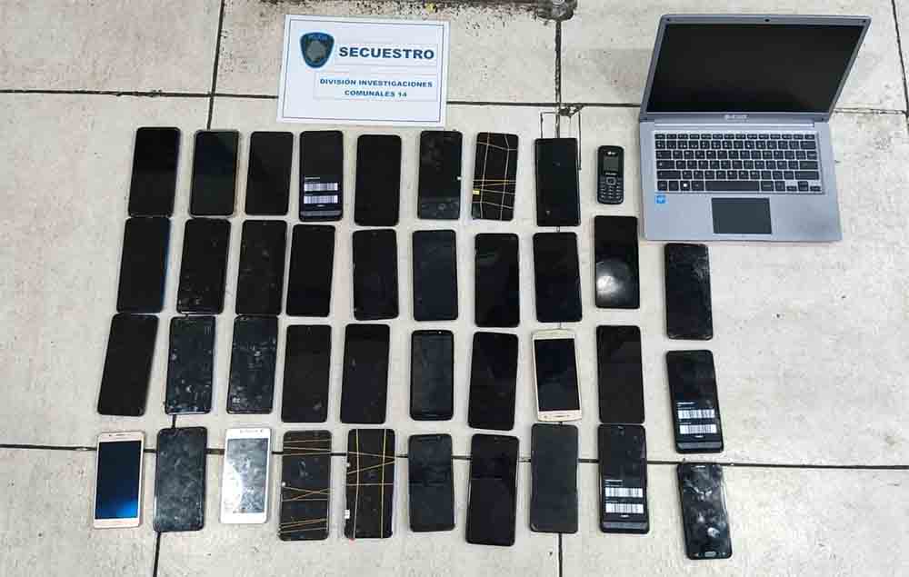 Al buscar un celular robado hallaron 89 equipos en condiciones similares