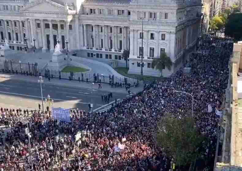 La Marcha federal universitaria inicia con una enorme convocatoria en Congreso