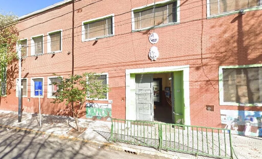 Un alumno de seis años llevó un arma cargada a una escuela de Flores