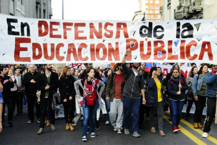 70 universidades públicas del país marchan en defensa de la educación pública