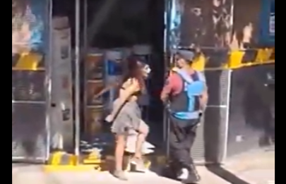 Una mujer intentó quitarle el arma a un policía y fue detenida