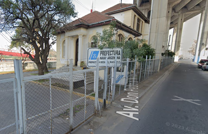 Le roban el arma a un prefecto en el barrio de La Boca