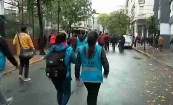 La Policía de la Ciudad reprimió una protesta de choferes frente a la sede de la UTA en Once