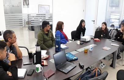 Comuneros se reúnen con organizaciones de ayuda a migrantes y refugiados