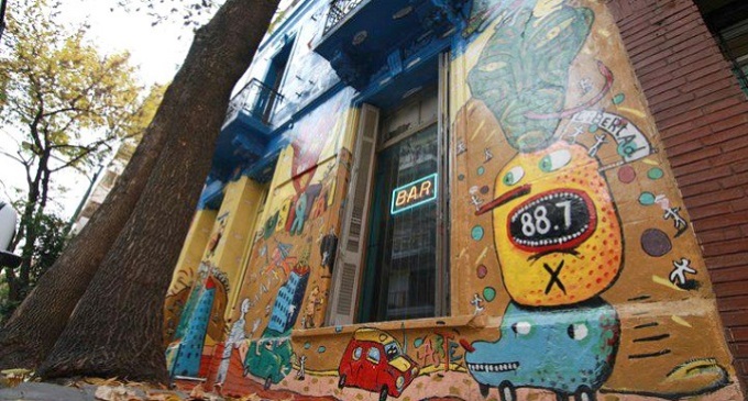 Almagro: impulsan un homenaje de la Legislatura porteña por los 35 años de FM La Tribu