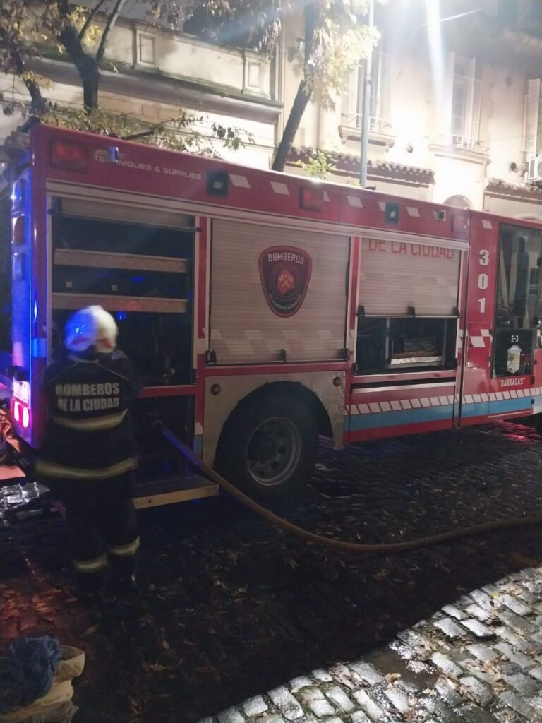 Segunda víctima fatal por la explosión e incendio en el hotel de Barracas: continúa detenido el hombre acusado de cometer un acto de odio