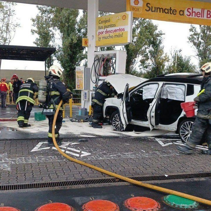 Retiro: un jugador de Estudiantes chocó su camioneta contra una estación de servicio y hubo tres heridos