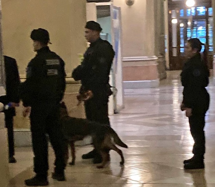 Operativo policial por amenaza de bomba en Tribunales