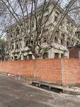 El GCBA demolerá un edificio de Nueva Pompeya con peligro de derrumbe: pedían una escuela, pero los vecinos afirman que se volvió un “centro tumbero”