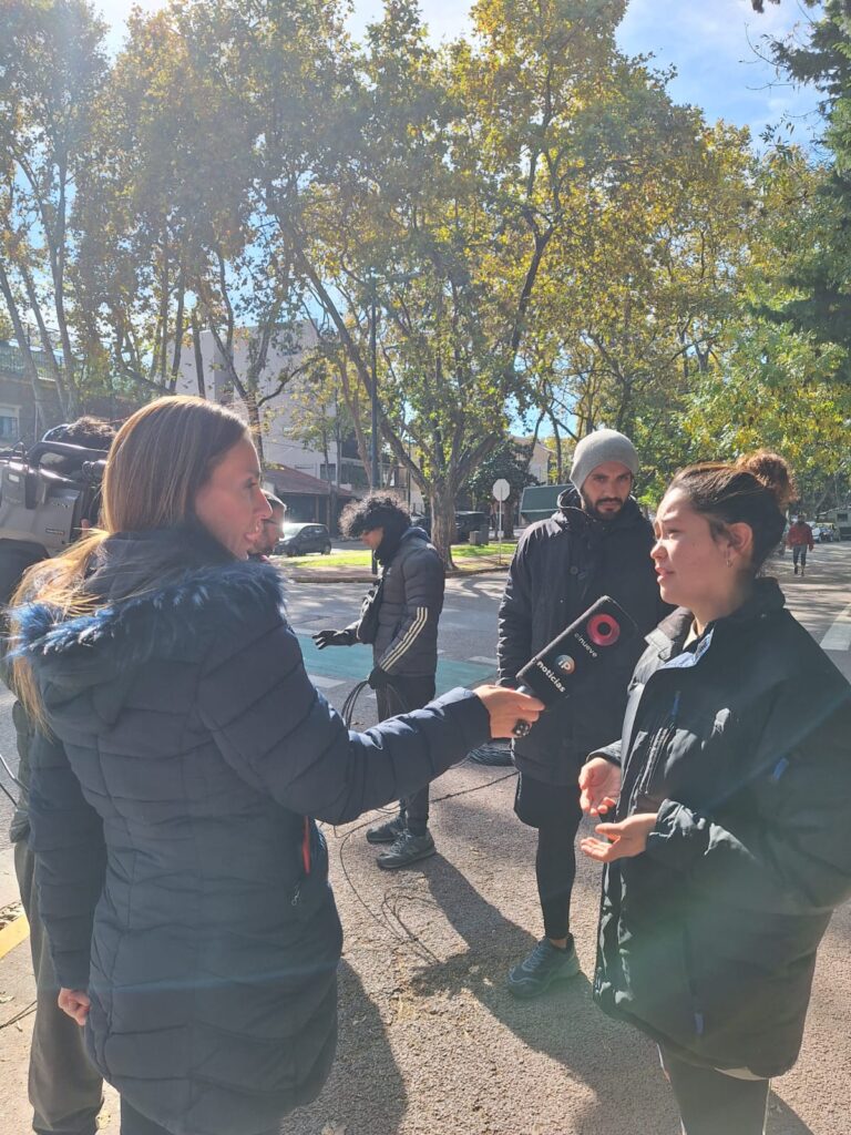 Vecinos se juntaron en el Parque Saavedra para exigir Justicia por el perro ahorcado mientras la fiscalía ya identificó al dueño y continúa la búsqueda de testigos