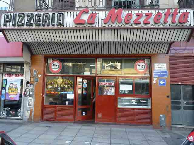 Villa Ortúzar: homenaje por los 85 años de la Pizzería La Mezzetta