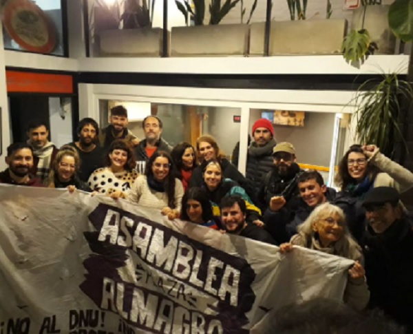 Asamblea Plaza Almagro debutó con un programa en FM La Tribu
