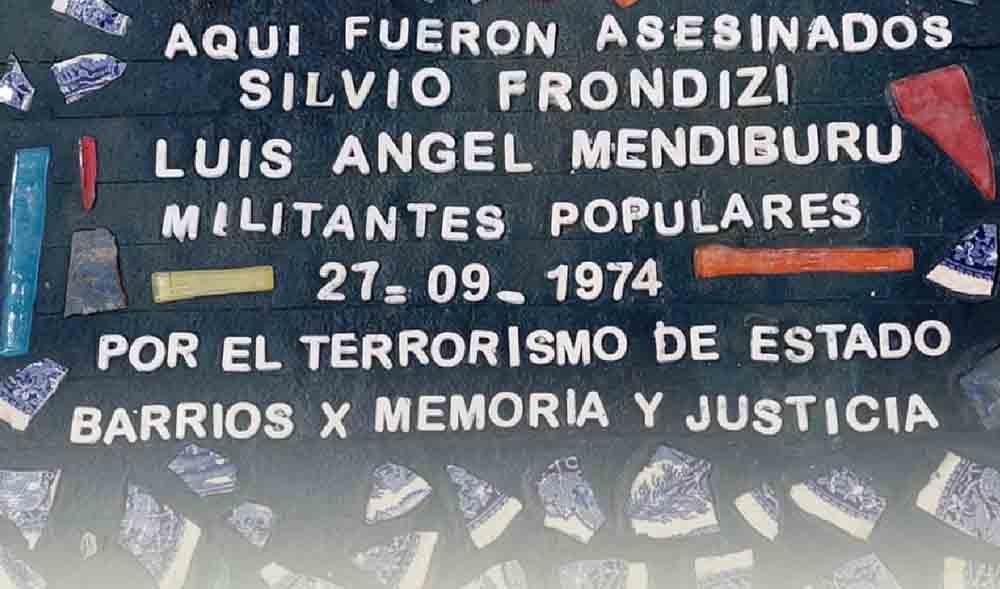 Reinstalaron la baldosa en homenaje a Silvio Frondizi den Perón al 4400