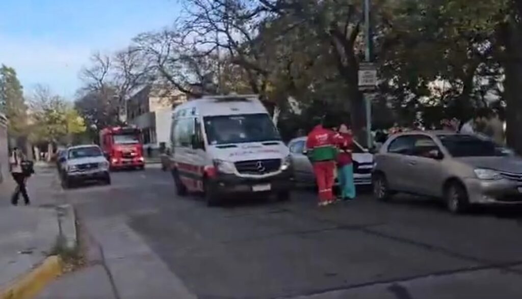 Nueva Pompeya: más de 150 evacuados en el Hospital Aeronáutico por un incendio