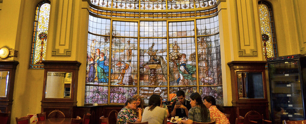 Almagro: la Legislatura porteña celebra los 140 años de la confitería Las Violetas