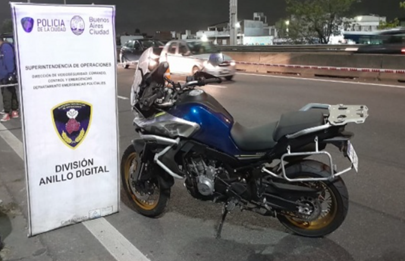 Robaron una moto en Belgrano y fueron detenidos en Mataderos
