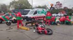 Un auto y una moto chocaron en Goyeneche y Arias: al menos dos hospitalizados