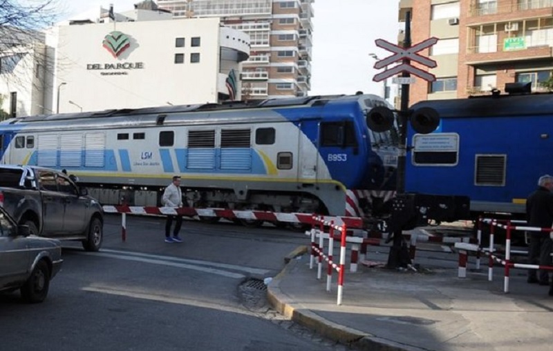 El tren San Martín atropelló a una mujer en Villa del Parque: está viva, pero con heridas