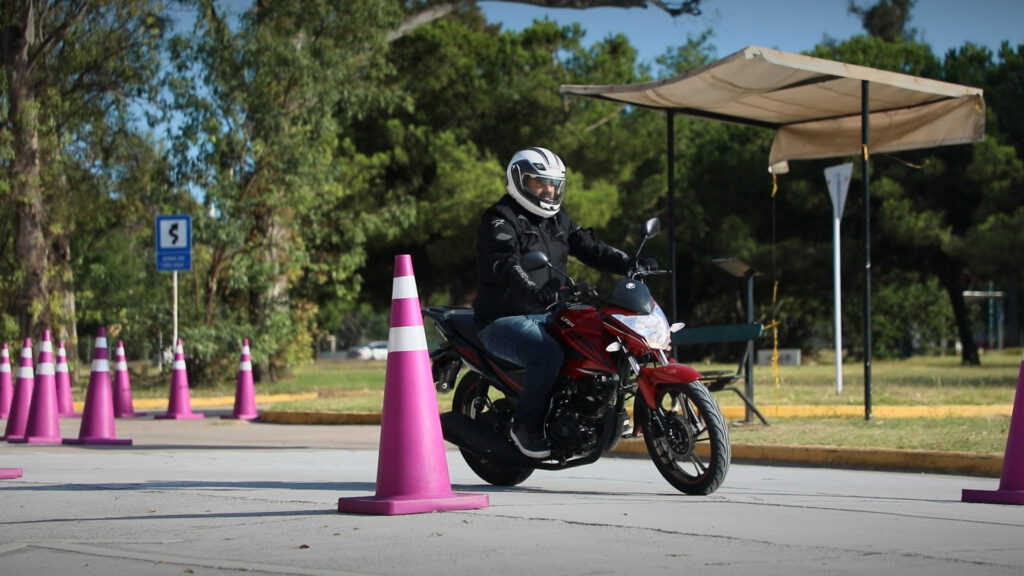 Cómo es el nuevo examen para sacar la licencia de conducir motos en la Ciudad de Buenos Aires