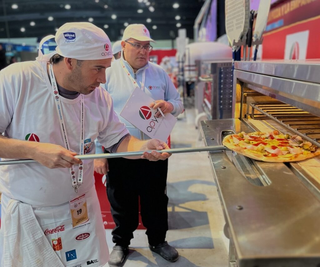 Celebran el Campeonato Mundial de la Pizza y la Empanada en Costa Salguero