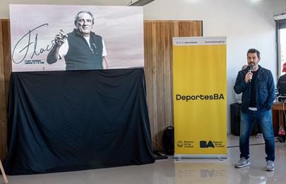 Homenaje al Flaco Traverso en el autódromo