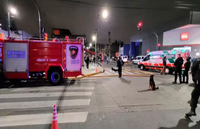 Explosión e incendio en un salón de eventos de Villa Lugano