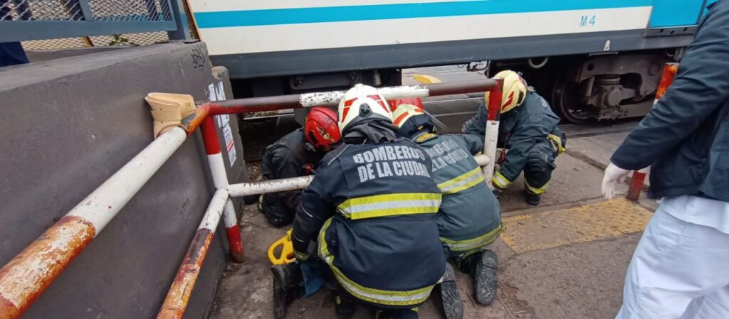 Flores: un hombre fue arrollado por una formación del tren Sarmiento