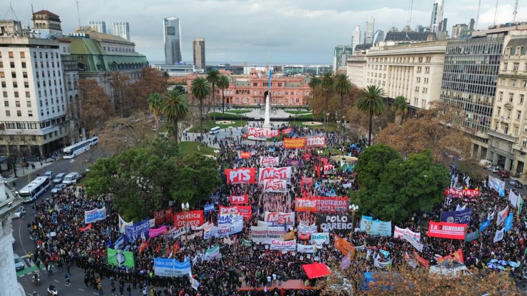Protesta en Plaza de Mayo por la liberación de los detenidos en Congreso