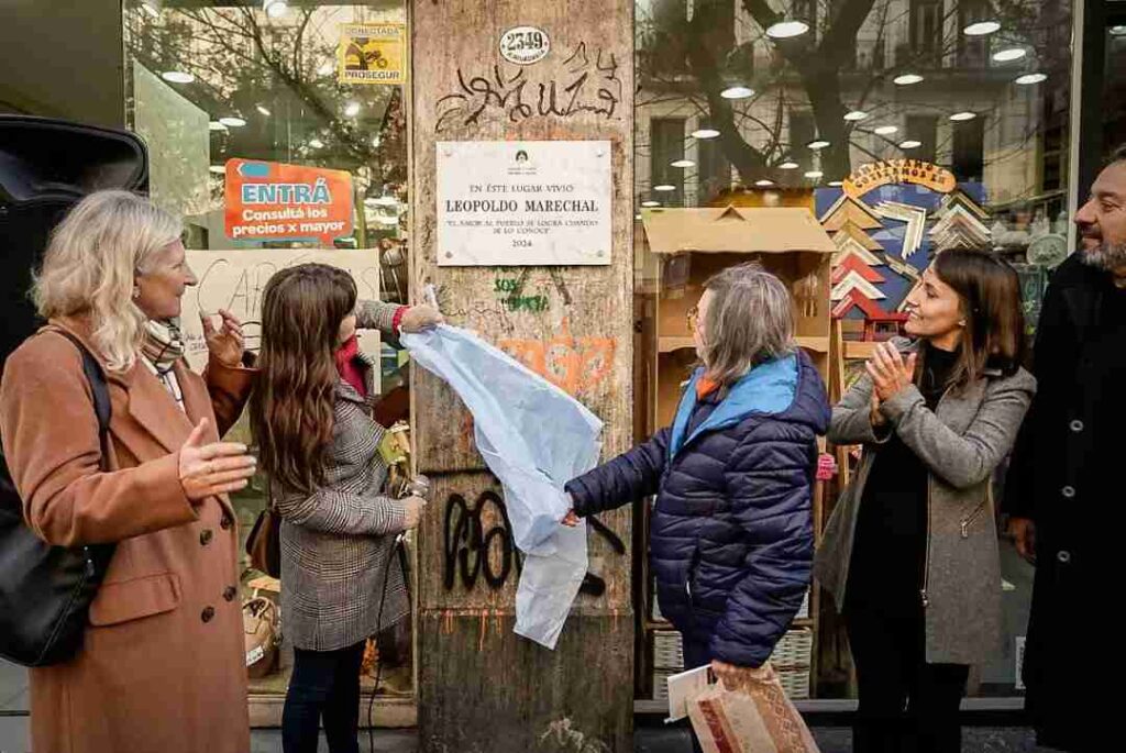 Balvanera: la Legislatura porteña colocó una placa en homenaje a Leopoldo Marechal