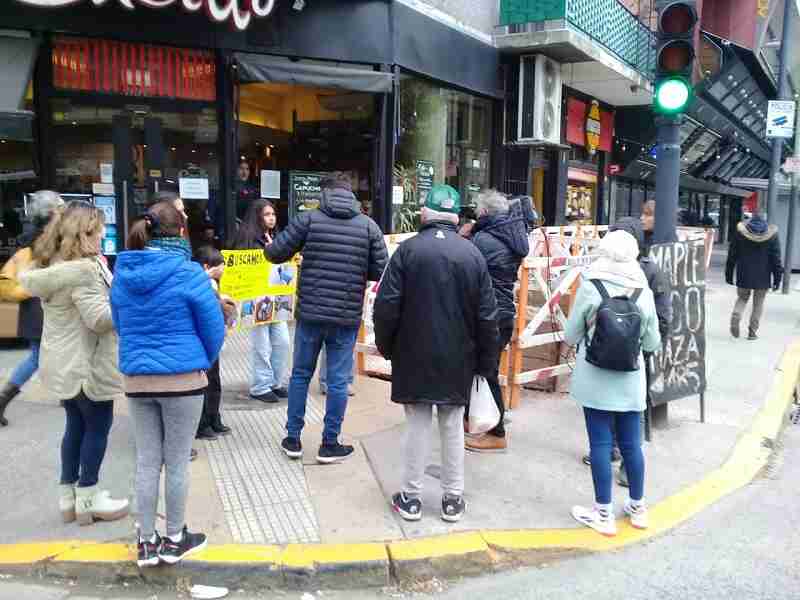 Devolvieron al bulldog robado en la puerta de una farmacia de Almagro: querían venderlo a $50.000 en la Villa 31