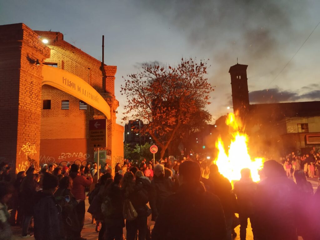 Quema del Muñeco en el Parque de la Estación con instituciones vecinales y actividades especiales