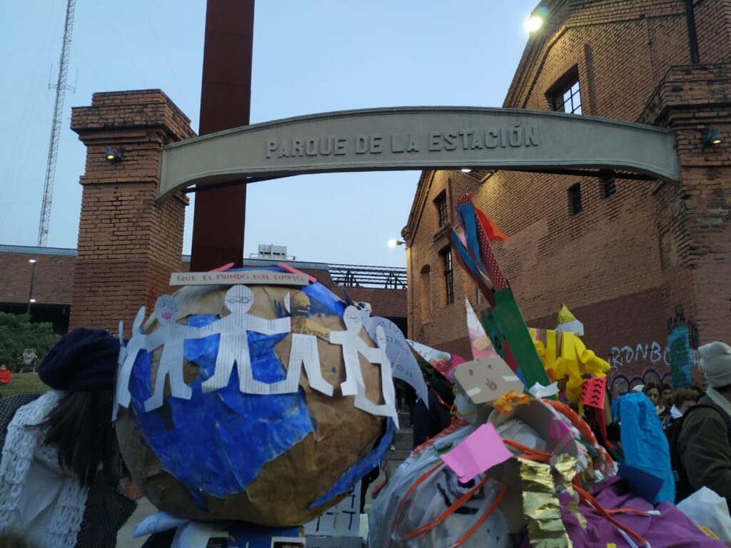 Taller de construcción de muñecos para la Quema en el Parque de la Estación